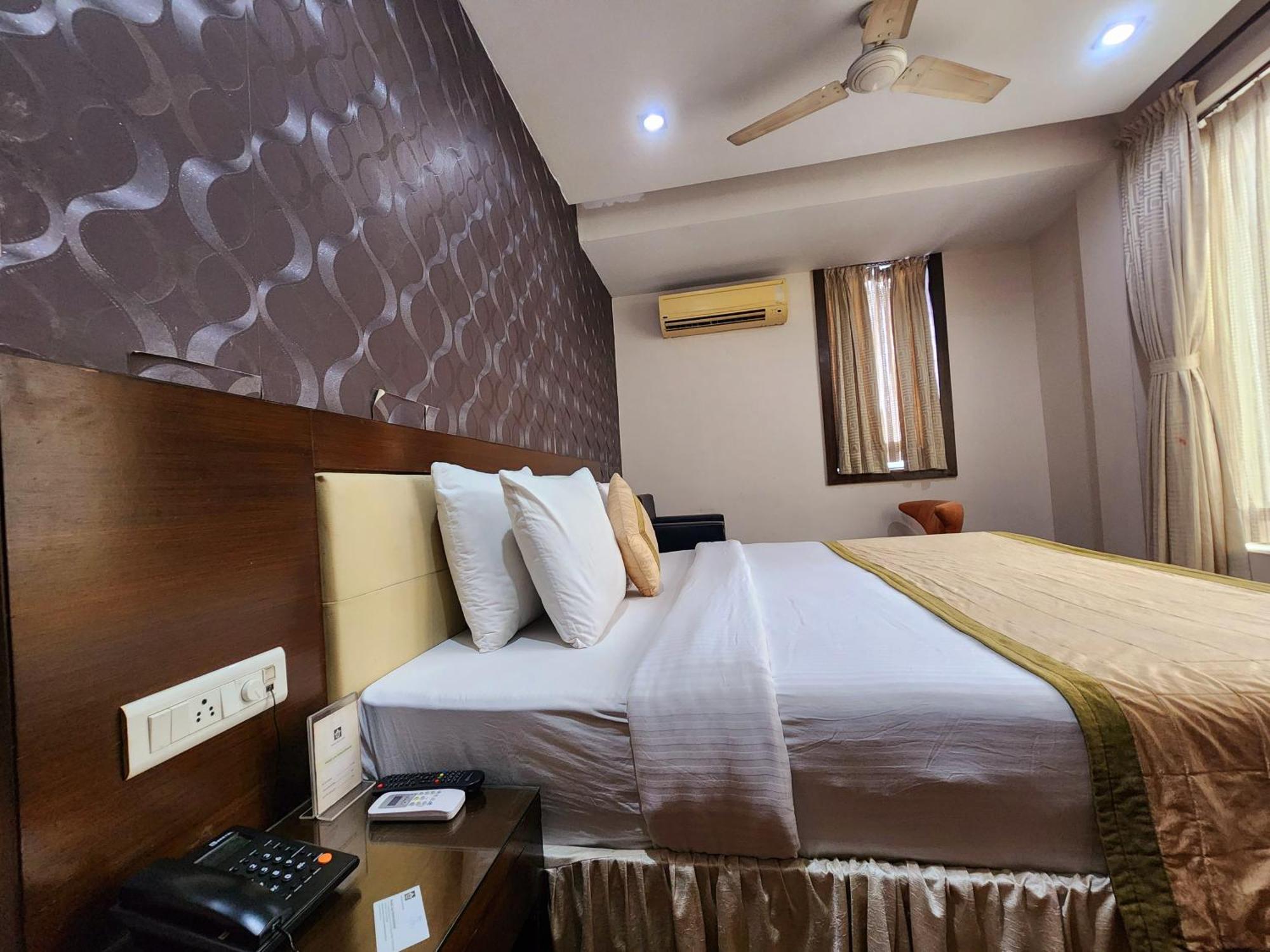 Hotel Lee International Kalkuta Zewnętrze zdjęcie
