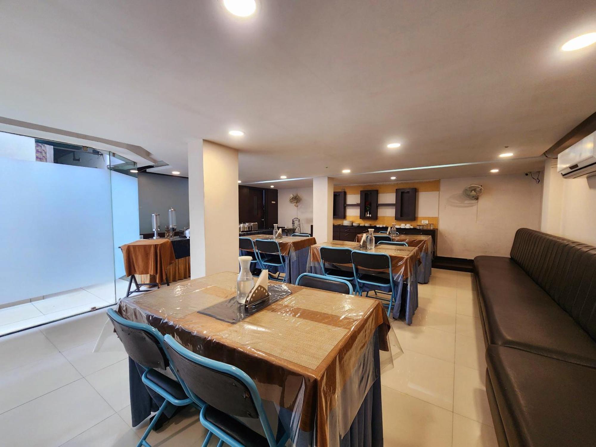 Hotel Lee International Kalkuta Zewnętrze zdjęcie