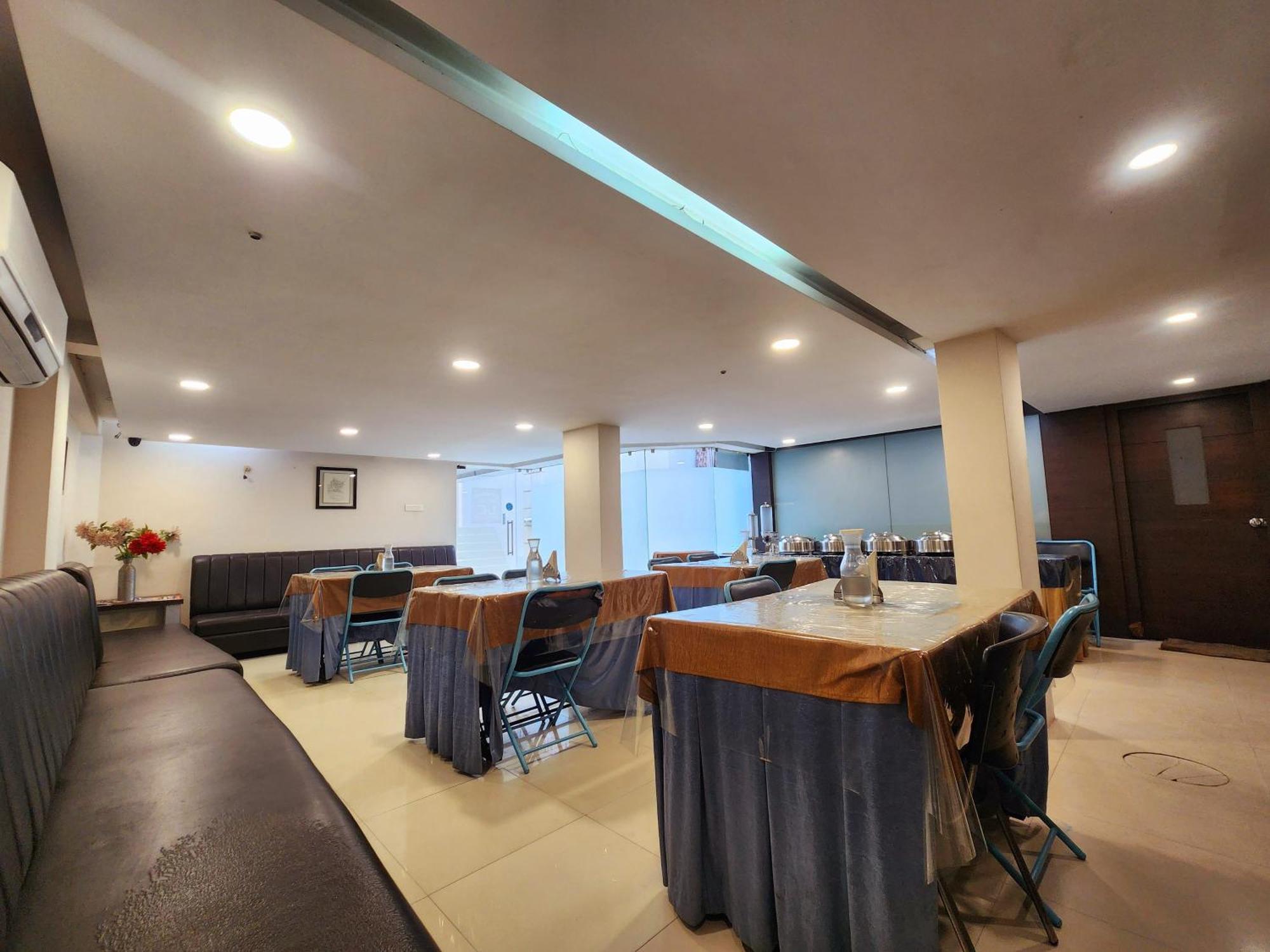 Hotel Lee International Kalkuta Zewnętrze zdjęcie