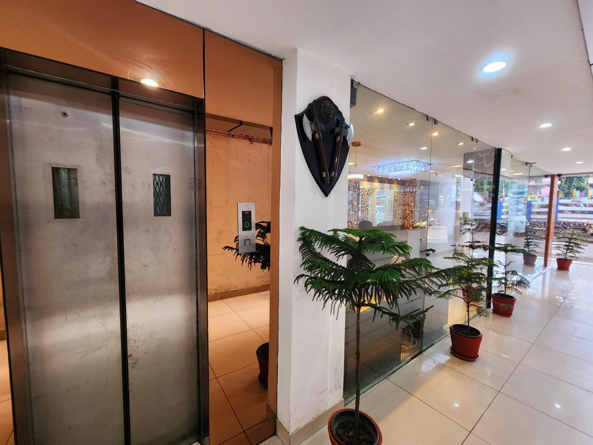 Hotel Lee International Kalkuta Zewnętrze zdjęcie